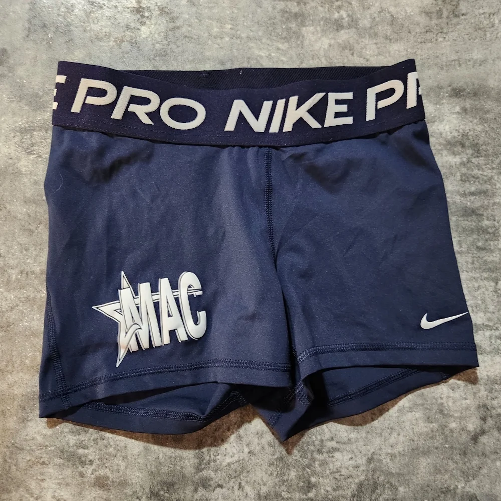 Nike pro shorts with logo on it - Picture 1 of 4